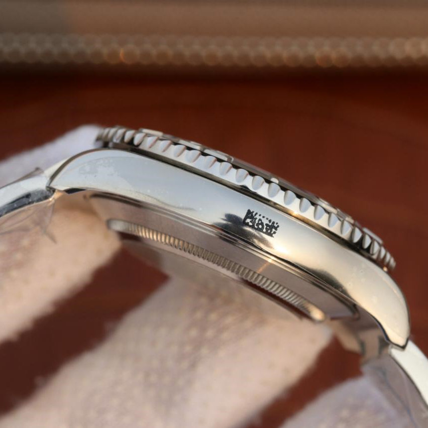 Pure Silver Black & White Dial Stainless Steel 40mm A272