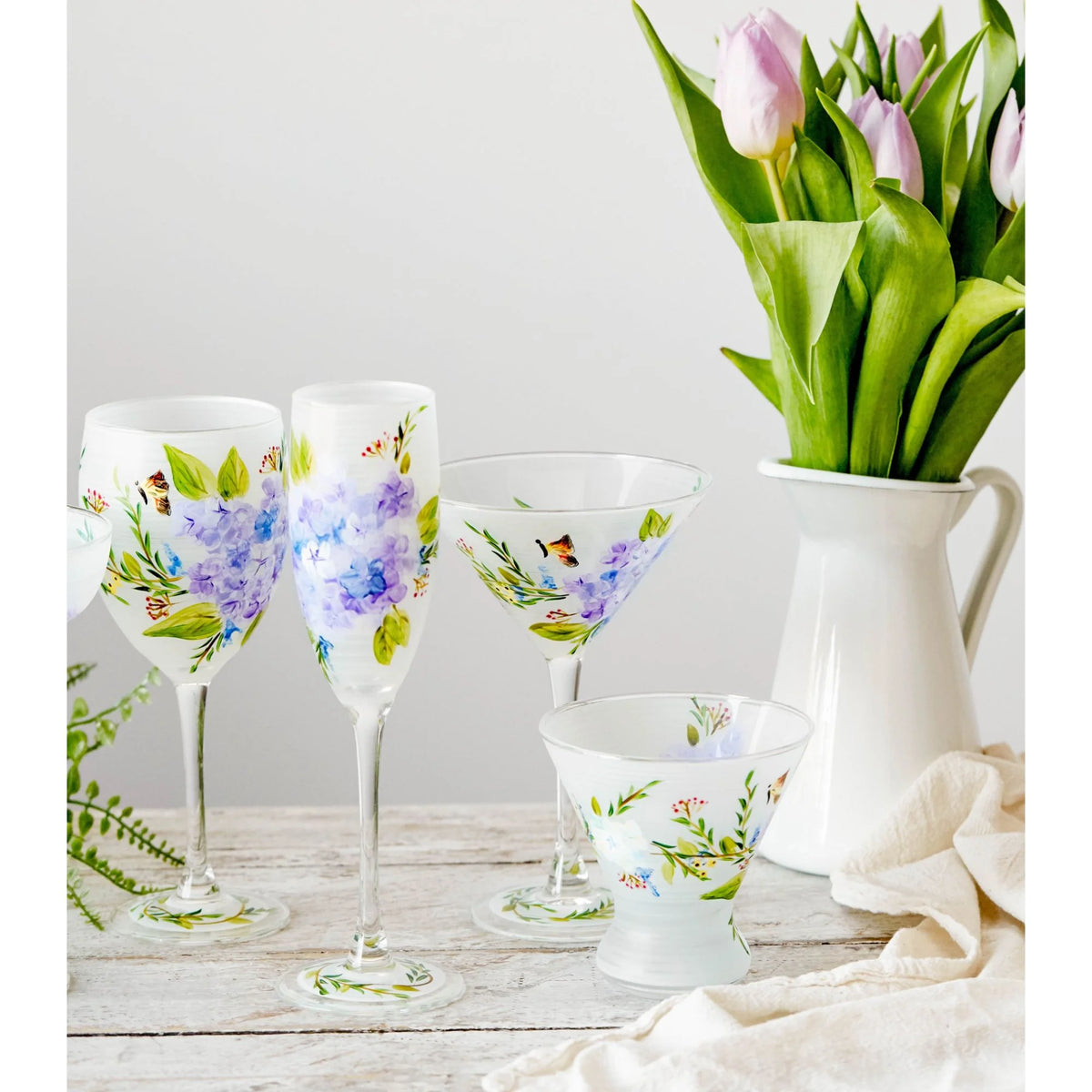 Set of 2 White and Blue Floral Hand Painted Wine Glass 10.5 oz M802690